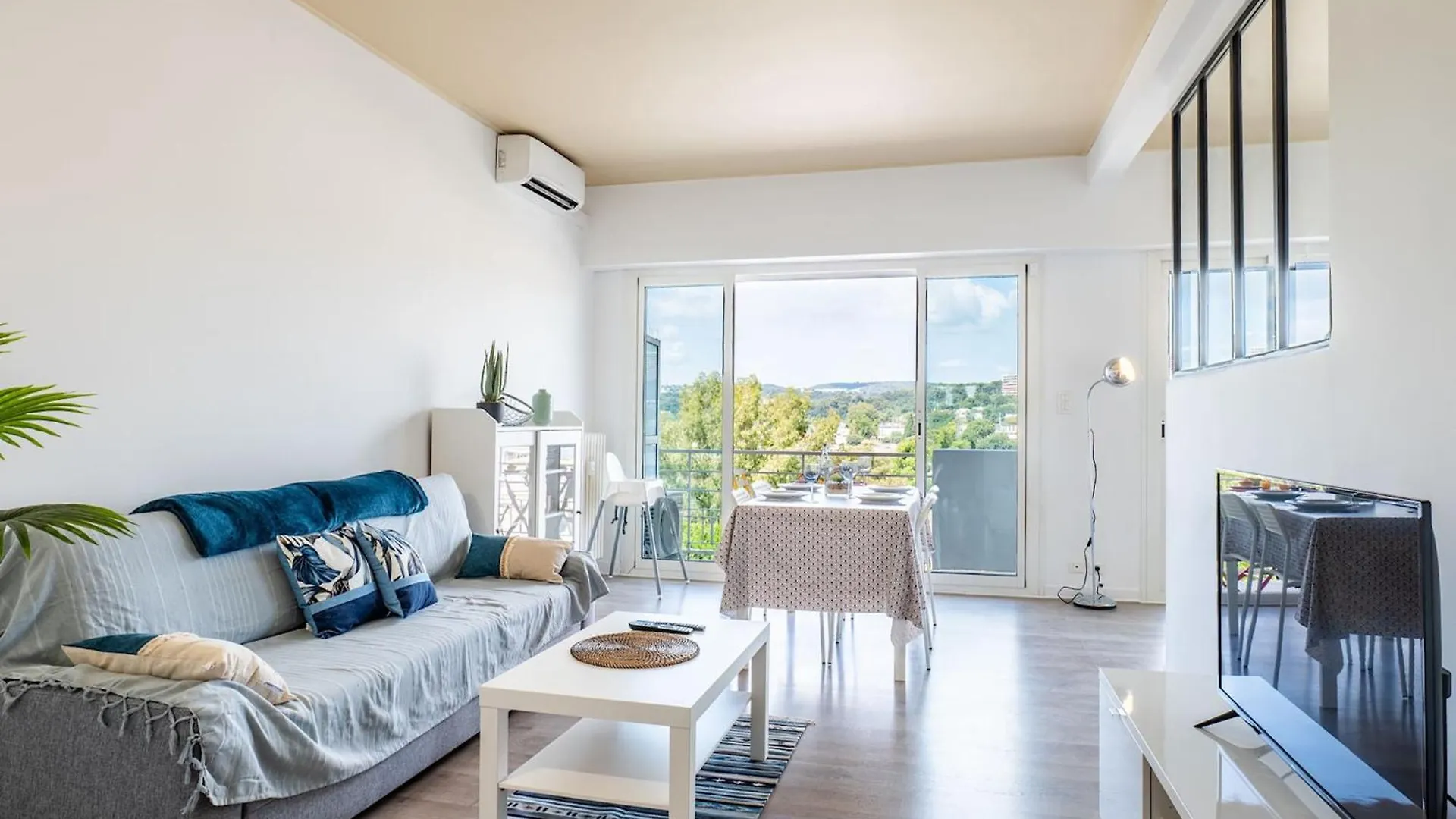Апартаменты Bright Cocoon With Sea Views Кань-сюр-Мер